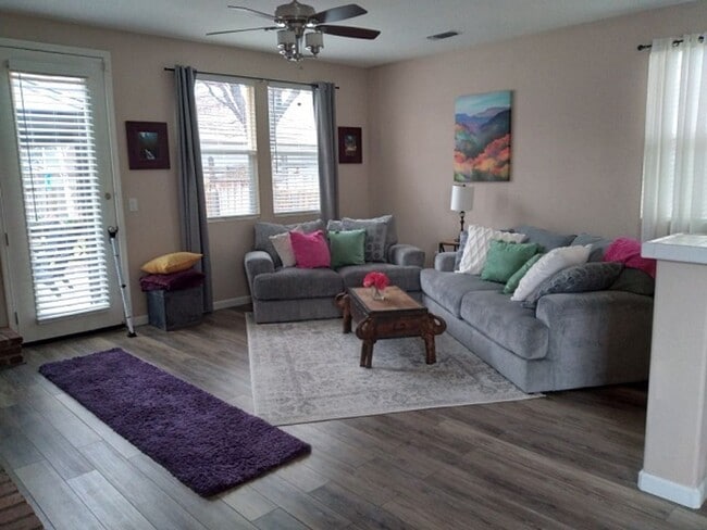 7485 Lorna Ln