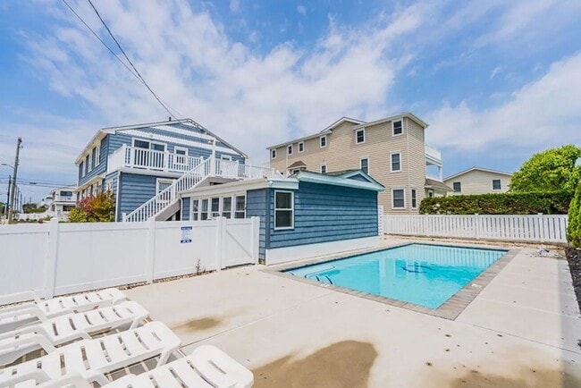 Photo - BEACH BLOCK - 2 Bed / 1 Bath - WINTER RENT... Unit 1/West (WINTER RENTAL ONLY)