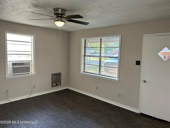 Photo - 106 Rollins Dr