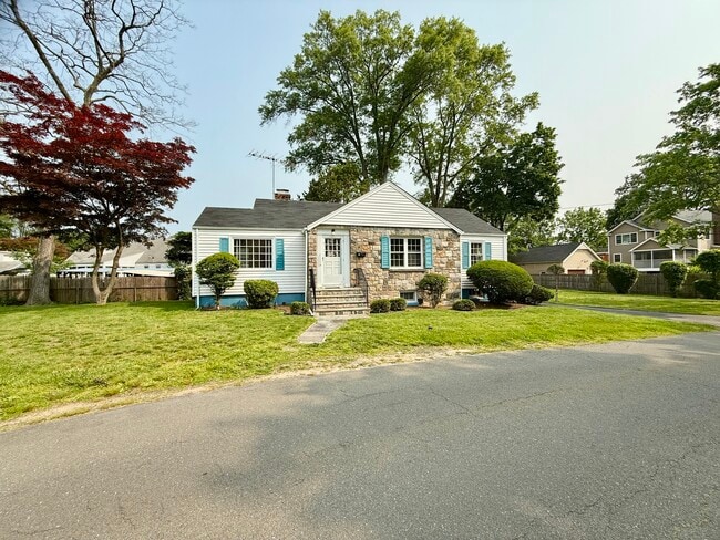Photo - 14 Hedge Dr House