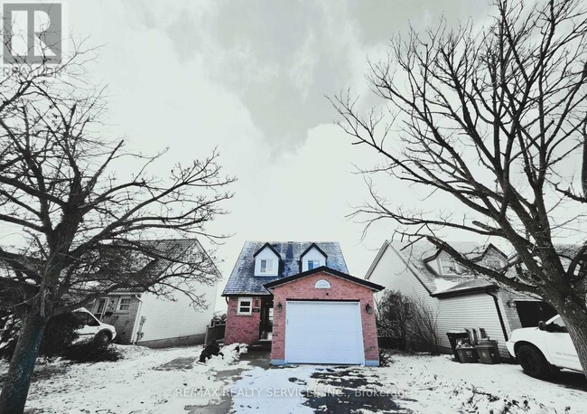 Photo - 662 Elgin St N