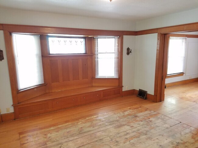 Photo - 309 Fairchild St