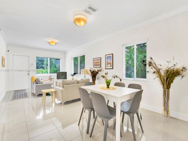 Building Photo - 4094 Park Ave