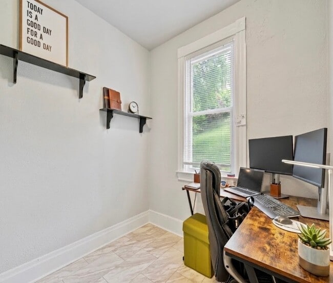 Photo - 388 Ingomar St Unit Apt 1