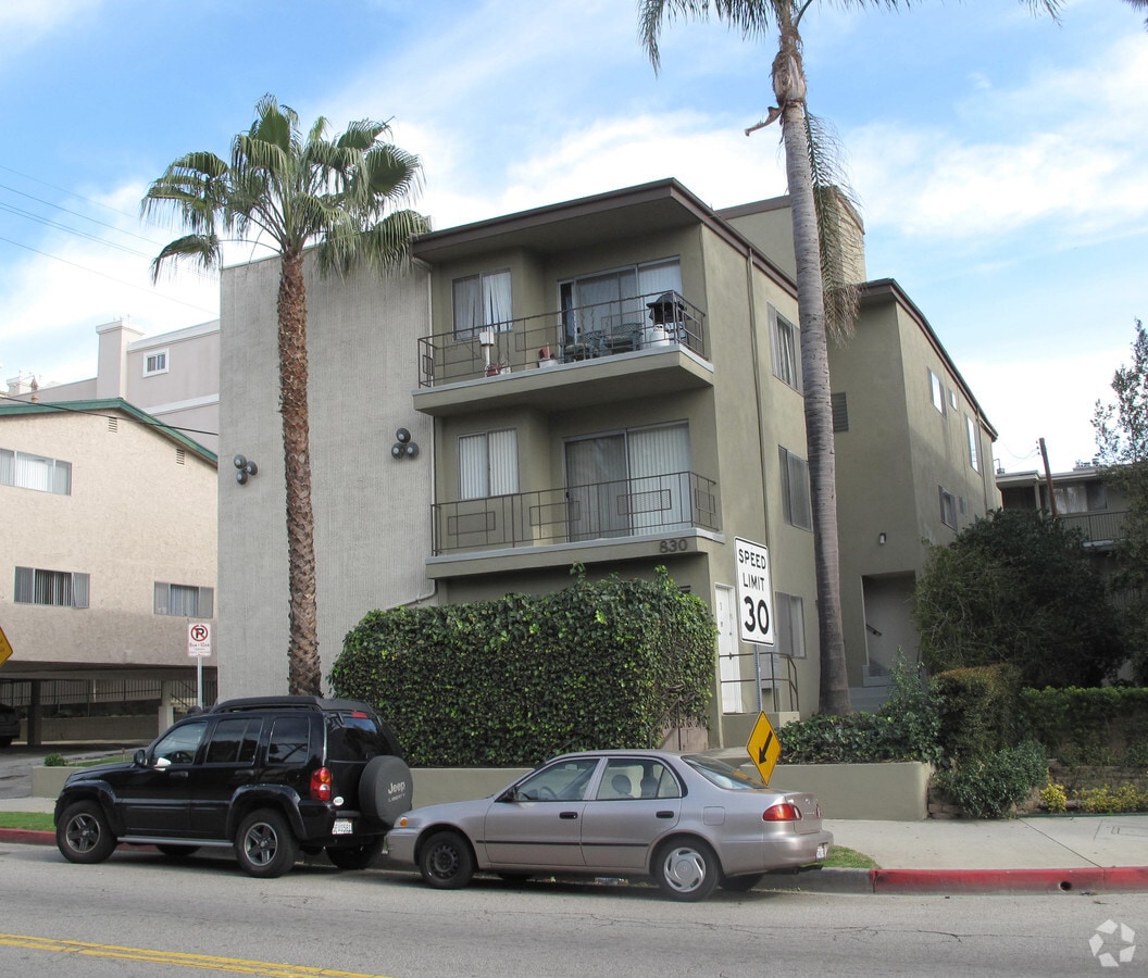 Photo - 830 S Barrington Ave