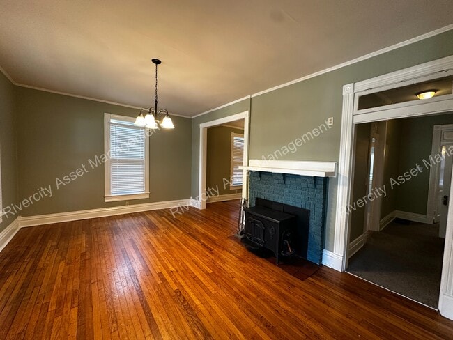 Photo - 1387 Linden Ave