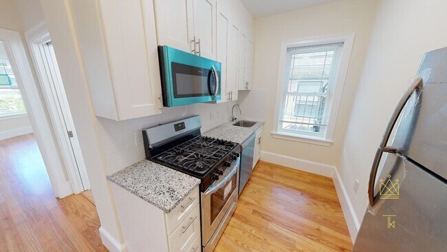 Building Photo - 672 Washington St Unit 3