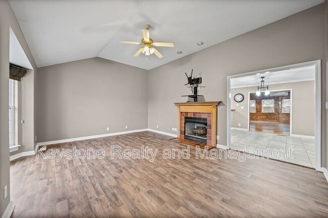 Photo - 1362 Archer Pl