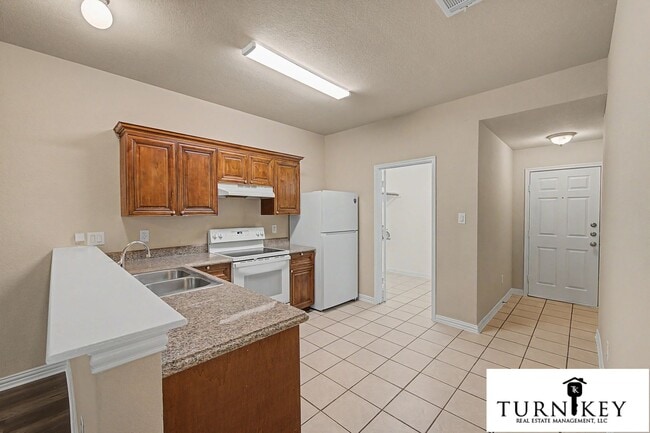 Building Photo - 3124-3126 Cherry Ln Unit 3126