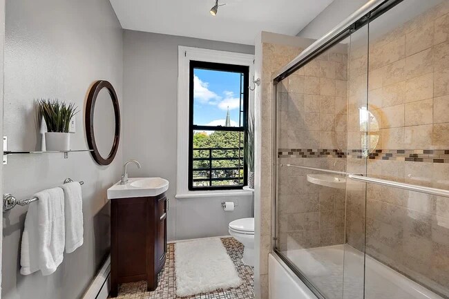 Photo - 544 Bramhall Ave