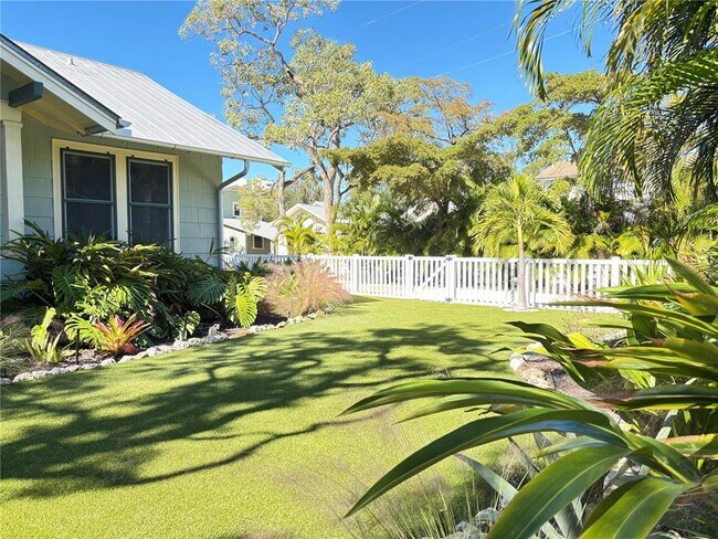 Photo - 324 Julia Pl