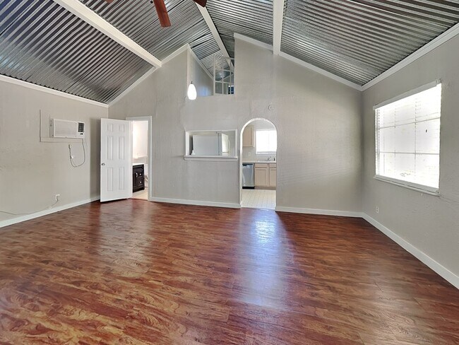 Photo - 2015 McMillan Ave