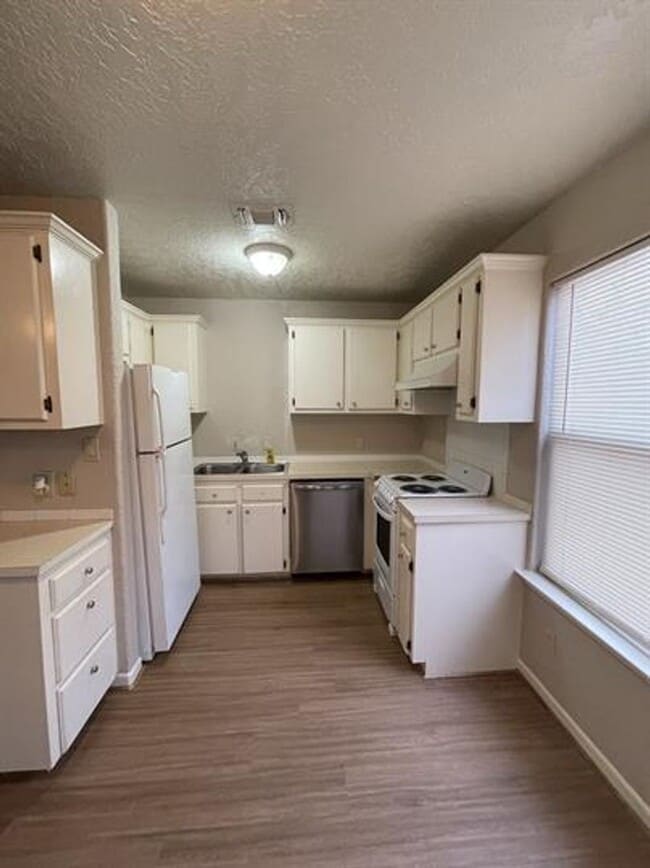 296 Friendship Ln Unit 21