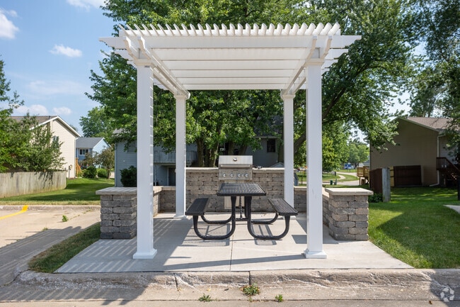 Community Grill - The Hampton at Coral Ridge