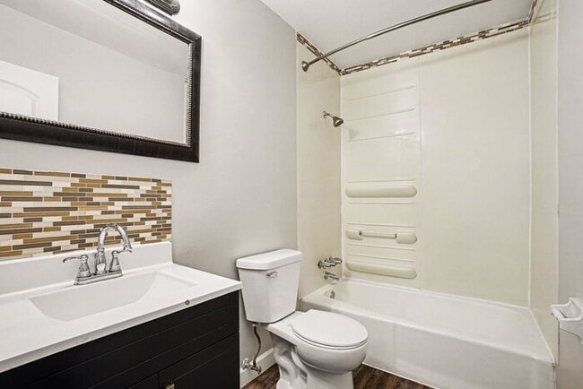 Photo - $150 off move-in when using Rently - $1099- 2 Bedroom Townhome off Westnedge
