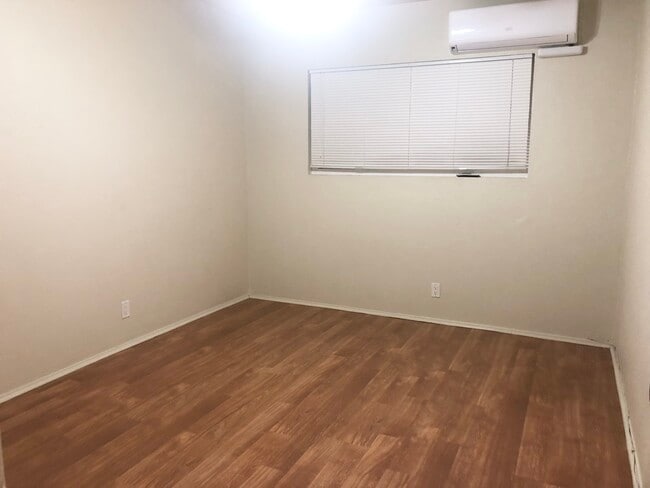 Dormitorio 1 - 4413 Farquhar Ave