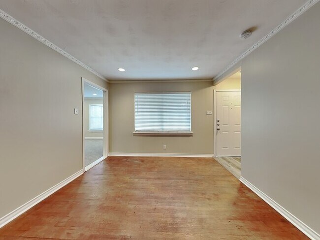 Photo - 4617 Ashwood Dr