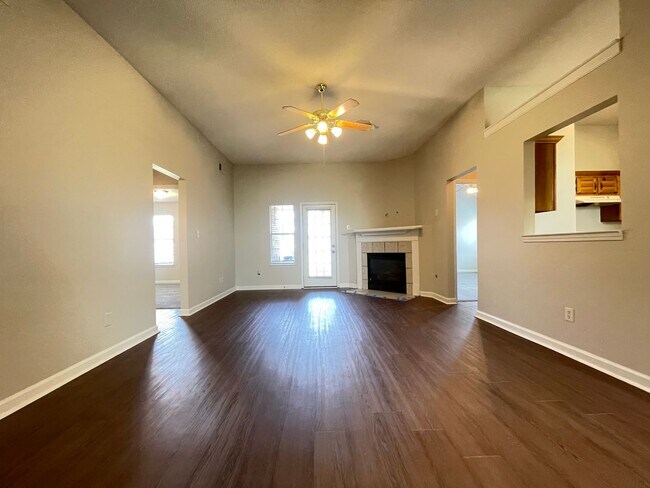1344 Custer Dr E