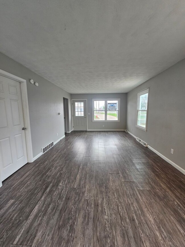 Photo - 101 W Spring St