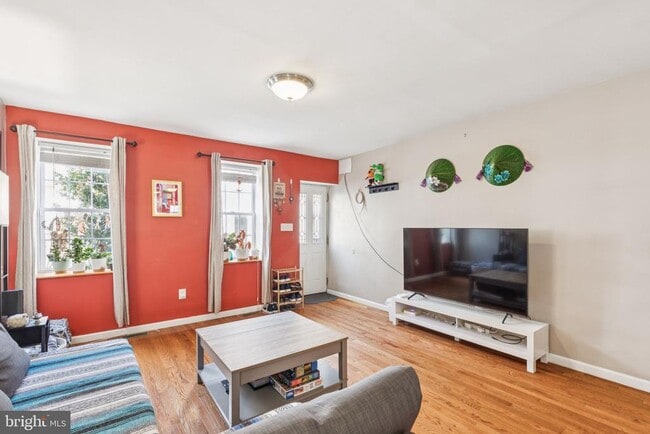 Building Photo - 1513 S Iseminger St Rental