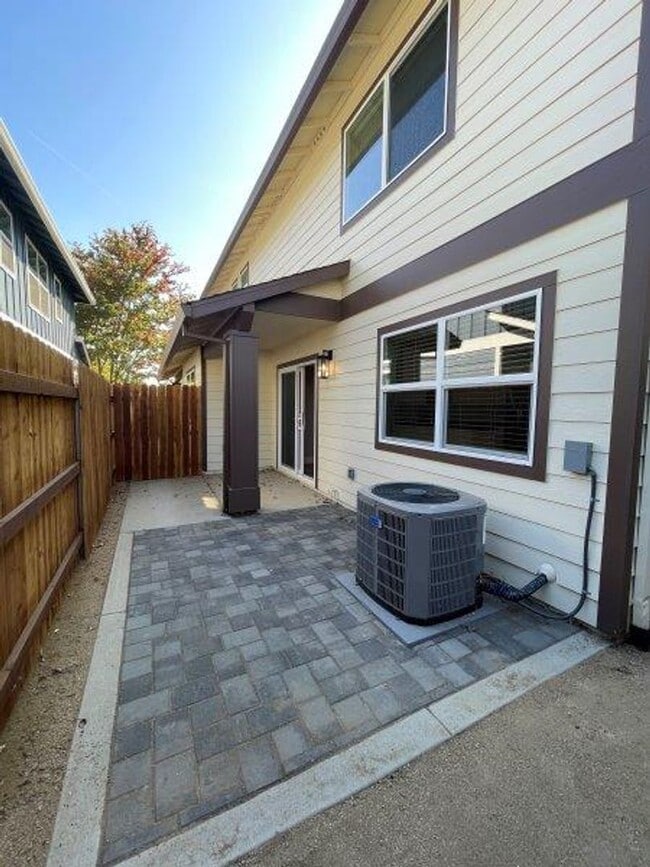 Photo - Tahoe Park 2 Bedroom Near UC Davis Med Center