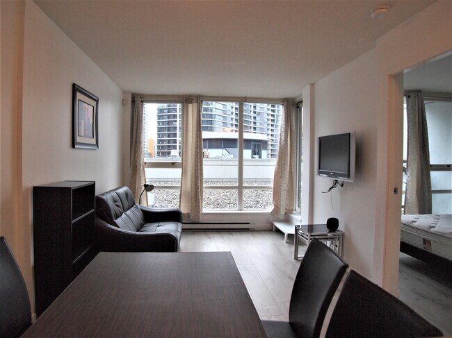 Photo - 928 Beatty St