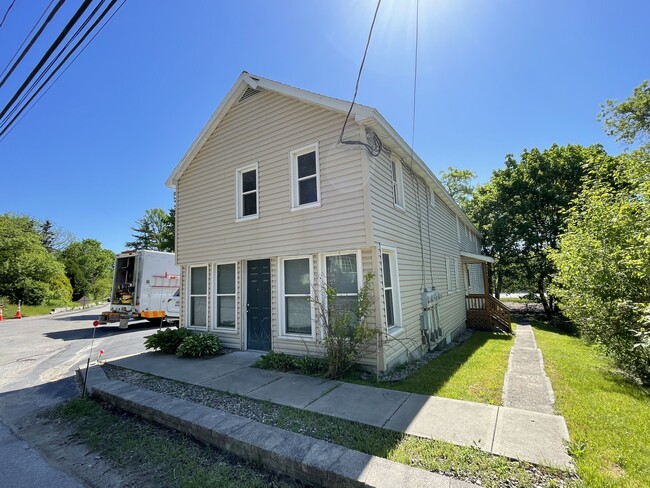 Frente 1 - 220 Maple Ave Unidad 1