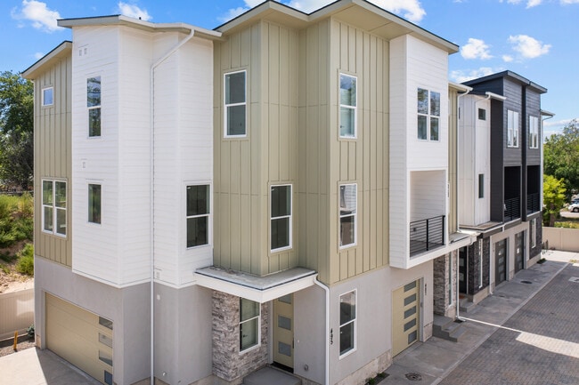 Building Photo - 495 E Violets Cv Ln