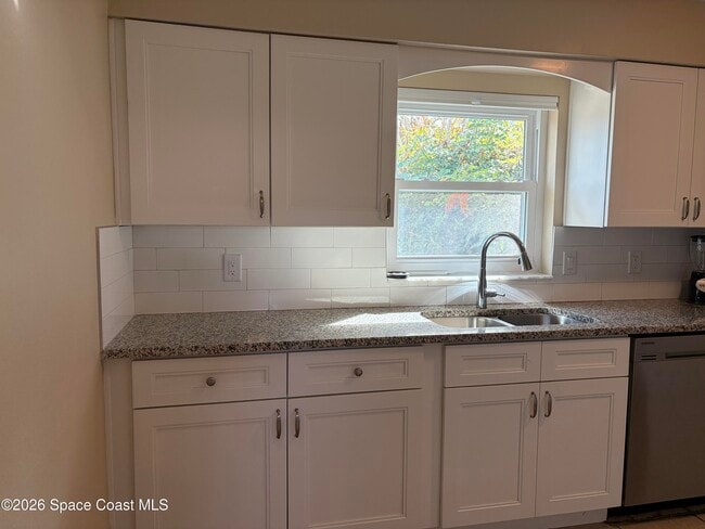 Photo - 619 Rosada St