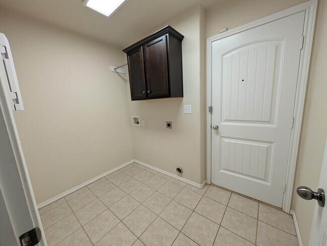 Photo - 7019 95th St