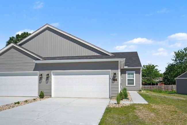 Building Photo - Spacious New 2BR/2BA Duplex Outside Of Cincinnati