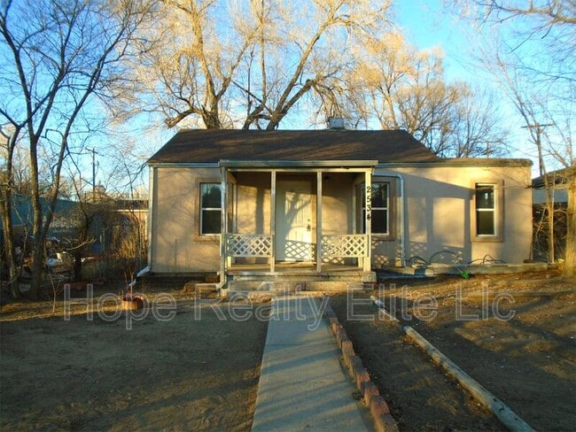 Building Photo - 2534 E St Vrain St