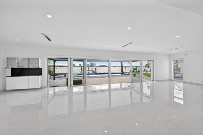 Photo - 1101 S Shore Dr