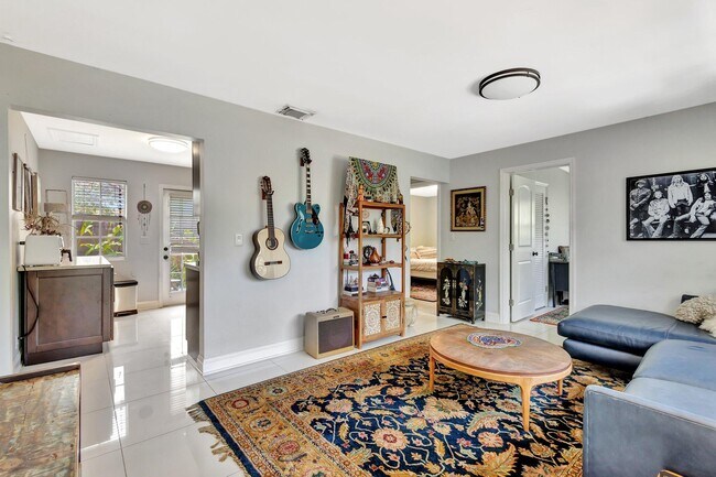 Photo - 227 NE 12th St