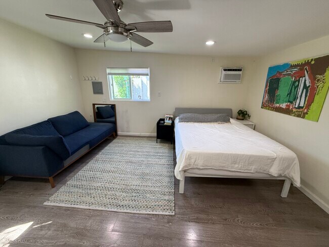 1756 S Genesee Ave Unidad Backhouse