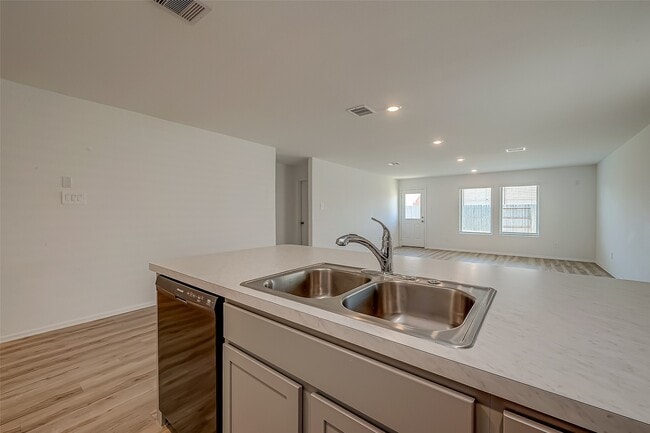 Building Photo - 18111 Robin Creek Dr