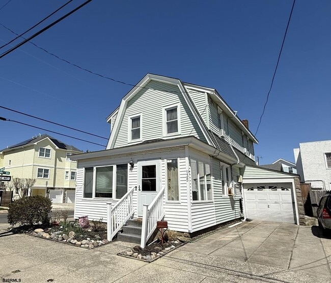 Building Photo - 135 N Avolyn Ave