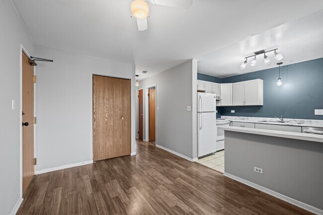 Photo - 1324 Geneva Dr Unit 3B