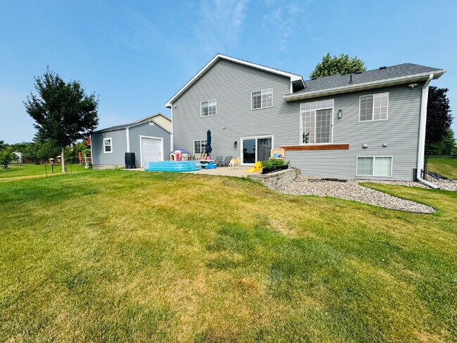 Photo - Spacious 4-Bed Shakopee Gem with Granite Finishes & Finished Basement