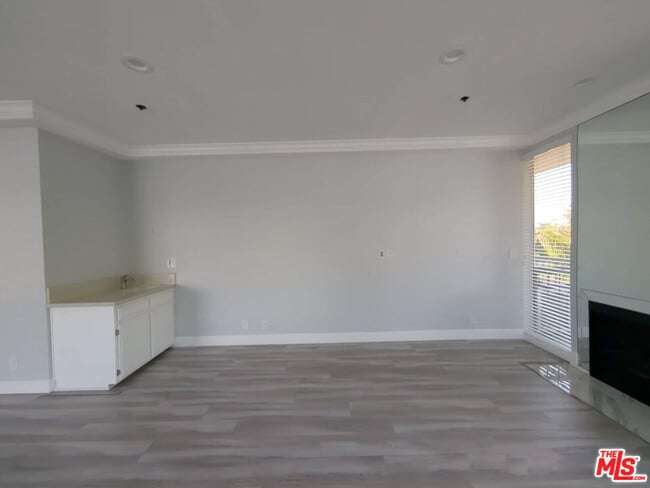 Photo - 1844 Thayer Ave Unit 202