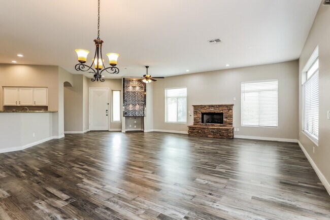 Photo - 2102 E Fawn Dr