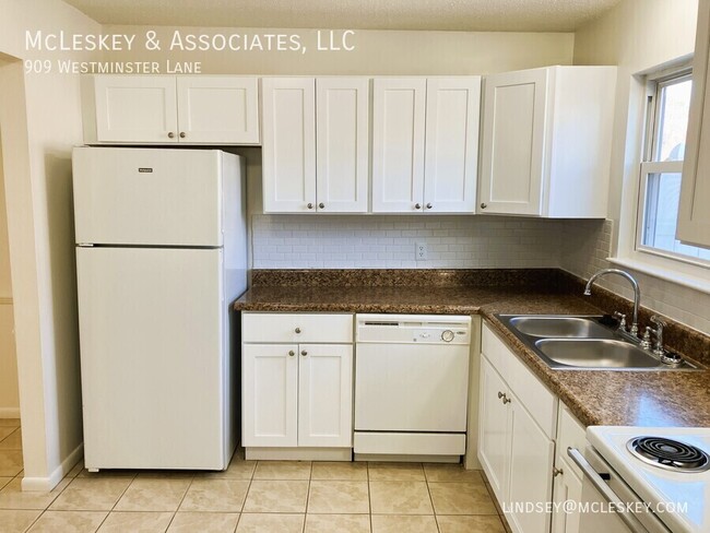 Photo - 909 Westminster Ln