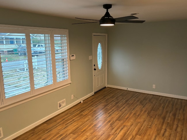 Photo - 5403 Bloomingdale Ave