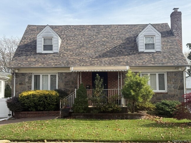 Building Photo - 147 Primrose Dr