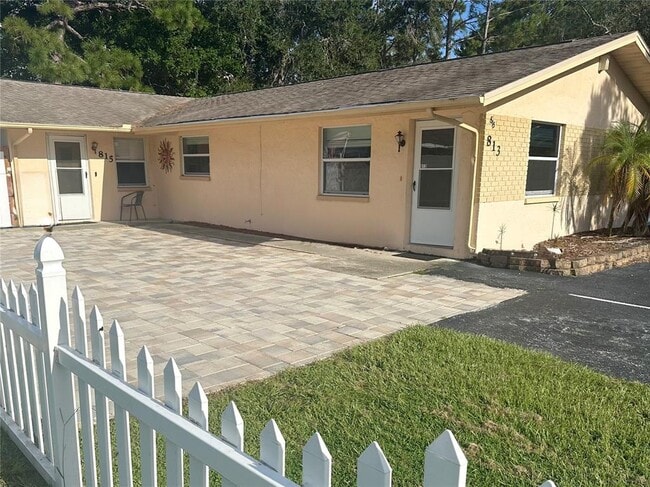 Building Photo - 813 Lake Palms Dr