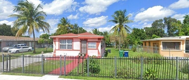 Building Photo - 877 NW 105th St Unit 879 Rental