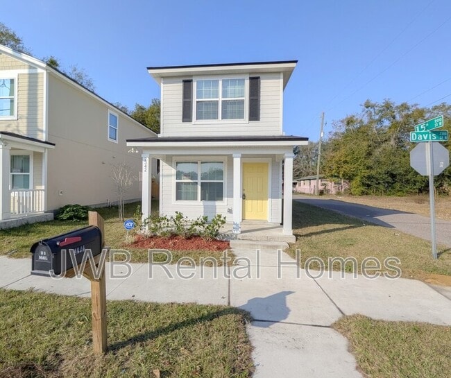 Building Photo - 2342 N Davis St