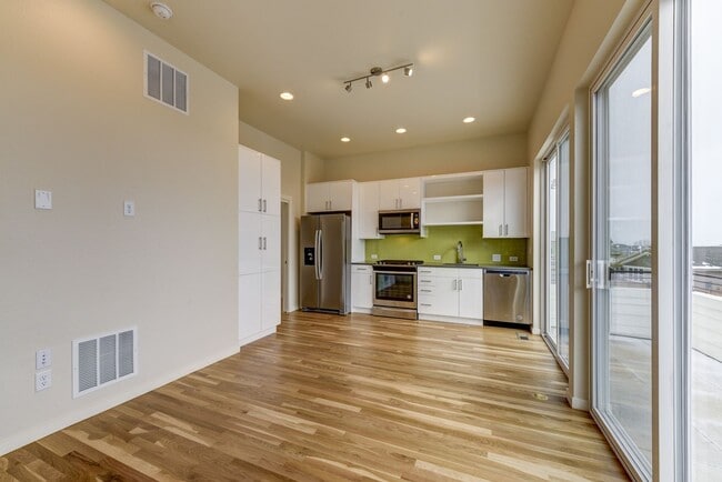 Photo - Beautiful 3 bed 2 bath with high end finishes.