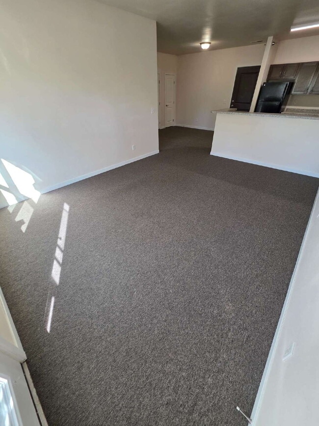 Building Photo - 2 Bedroom | 1 Bathroom 2nd Floor Apartment Available RIGHT NOW! Unit 207
