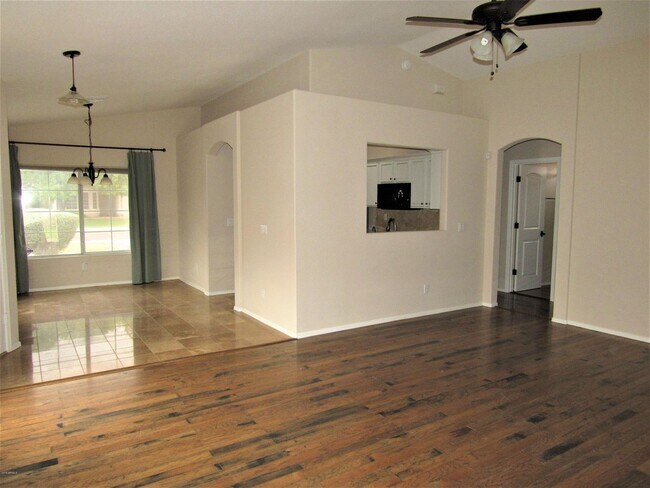 Photo - Beautiful 3 bed/2 bath home with tons of upgrades in Gilbert! Close to downtown!